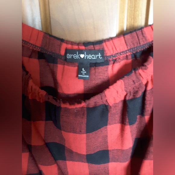 DEREK HEART Buffalo plaid top - Picture 3 of 3